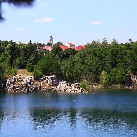 Vas Sklep - Vinny Sklep A Penzion Znojmo Exteriör bild