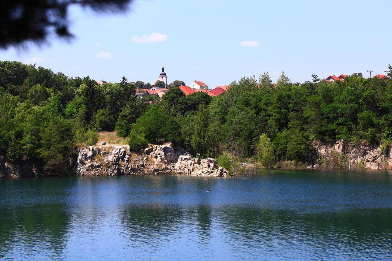 Vas Sklep - Vinny Sklep A Penzion Znojmo Exteriör bild