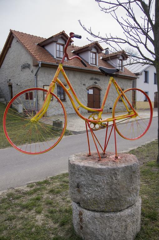 Vas Sklep - Vinny Sklep A Penzion Znojmo Exteriör bild